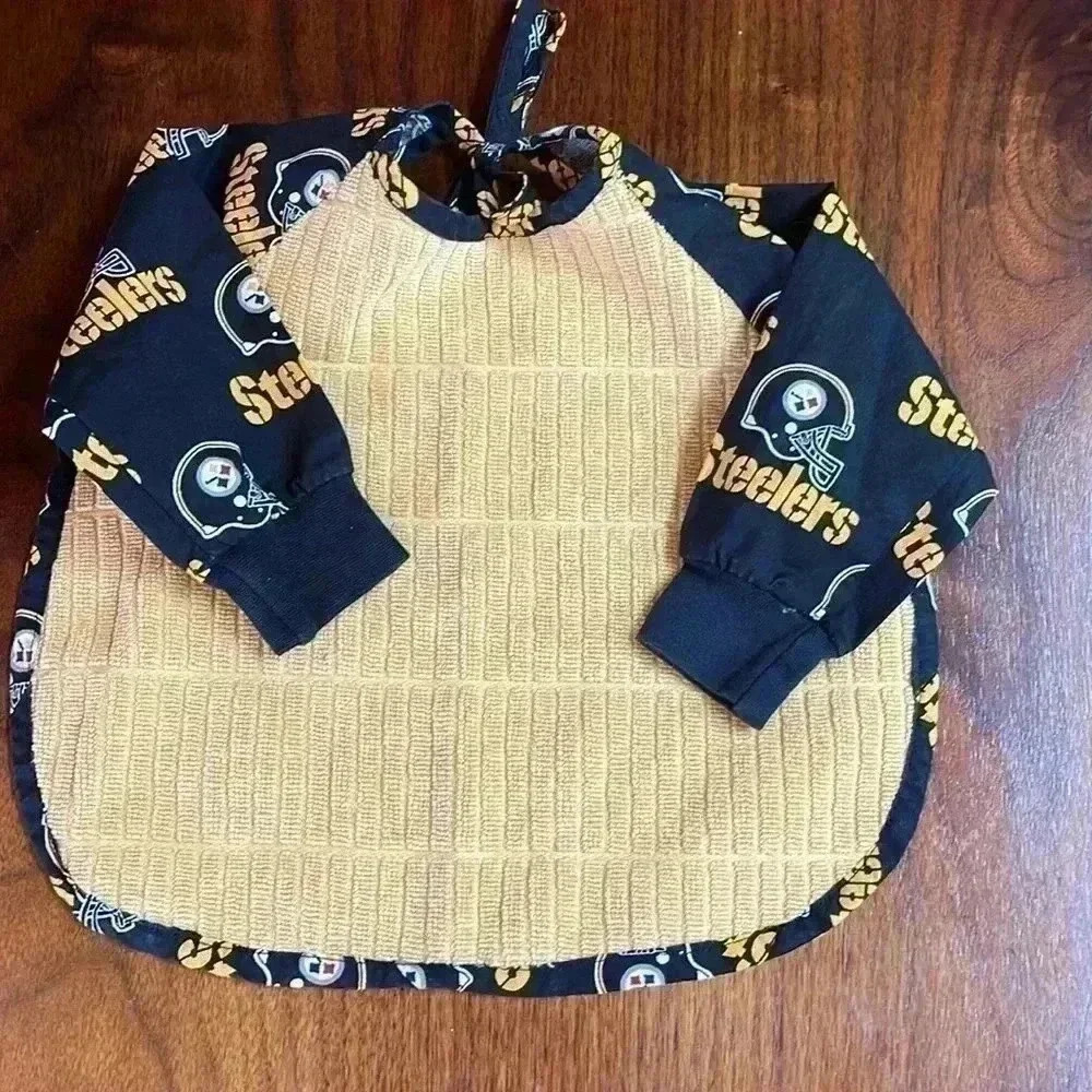 Pittsburgh Steelers bib.